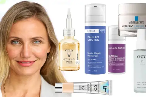 En kvinna med blont hår och blå ögon omgiven av hudvårdsprodukter, inklusive Vichy Neovadiol Meno 5 Bi-Serum, perfekt för hudvård under klimakteriet.